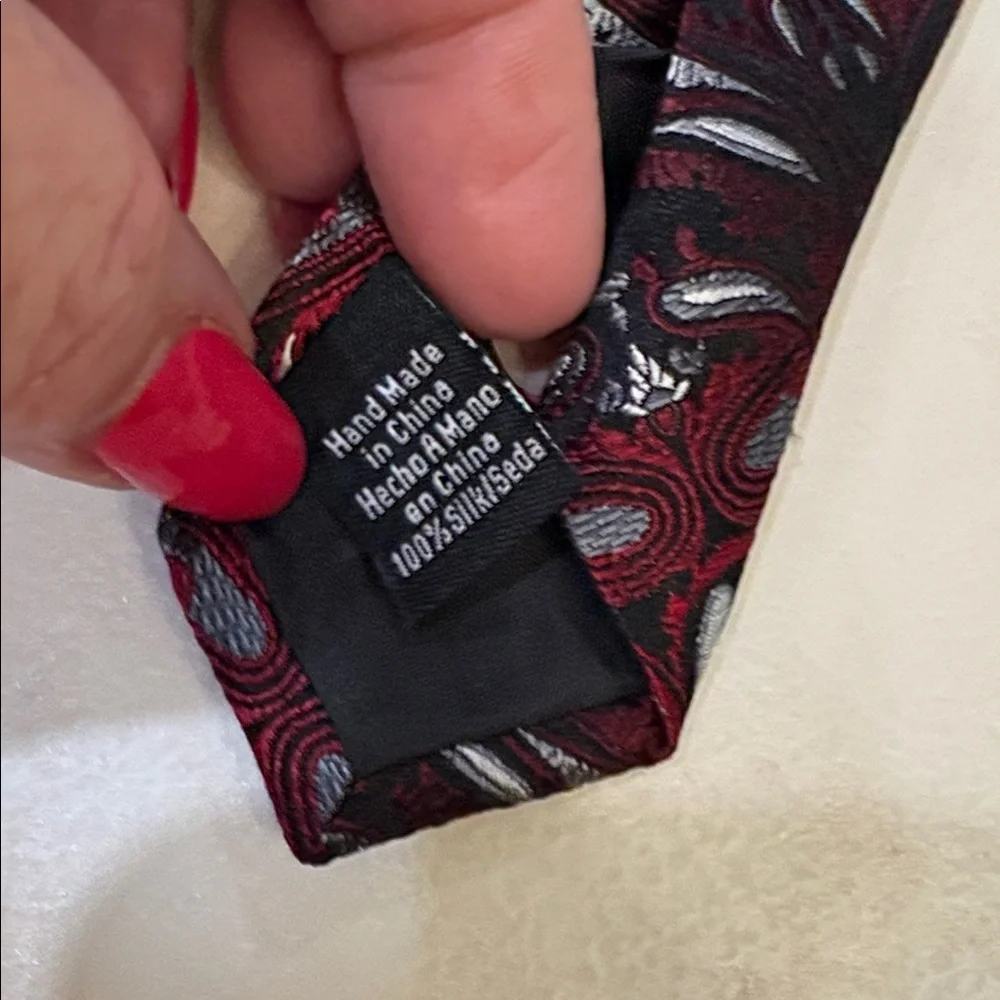 NWT Van Heusen Elegant Red and Black Patterned Tie formal career